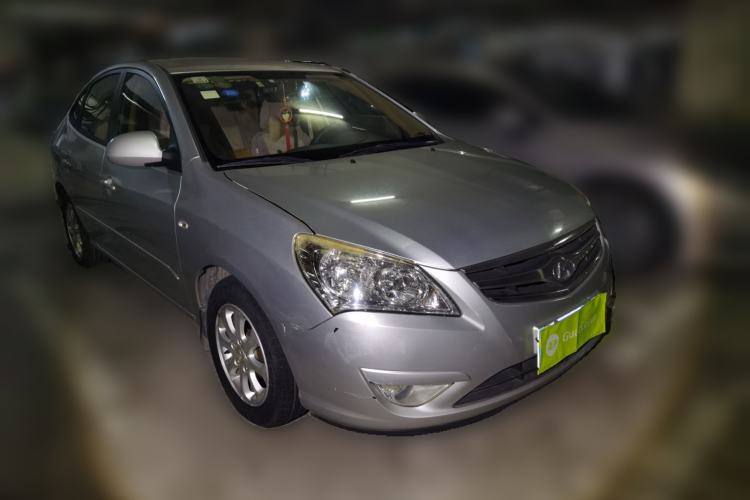 Used Hyundai Celesta 2010 1.6L MT GL Front Right 45 Deg