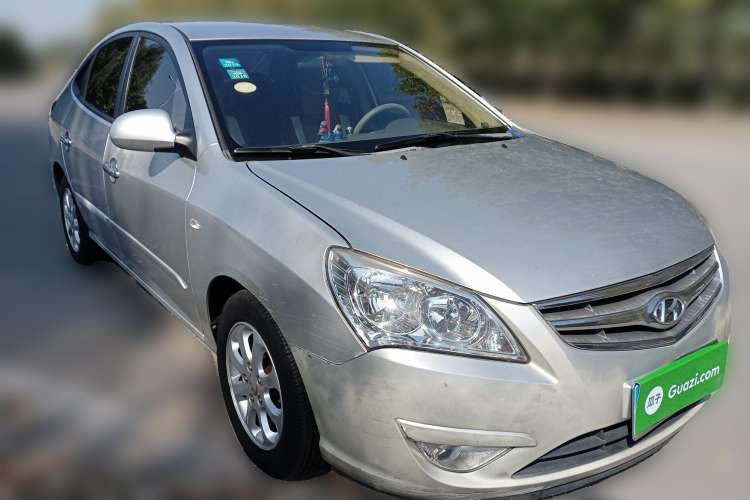 Used Hyundai Celesta 2010 1.6L MT GL Front Right 45 Deg