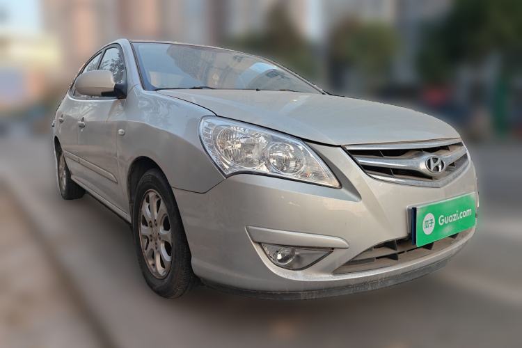 Used Hyundai Celesta 2010 1.6L AT GL Front Right 45 Deg