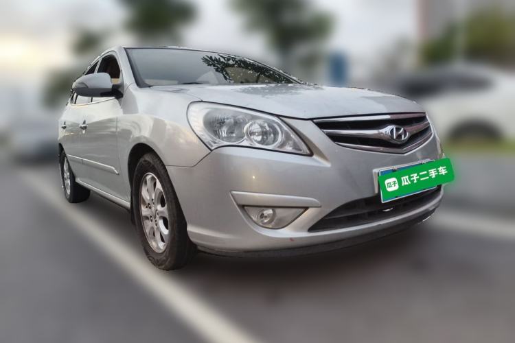 Used Hyundai Celesta 2010 1.6L AT GL Front Right 45 Deg
