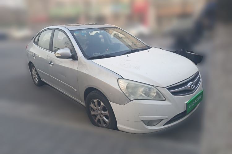 Used Hyundai Celesta 2010 1.6L MT GLS Front Right 45 Deg