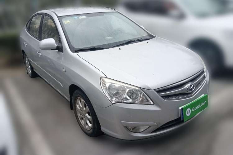 Used Hyundai Celesta 2010 1.6L MT GL Front Right 45 Deg