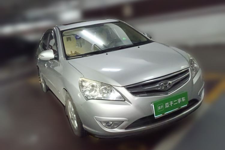 Used Hyundai Celesta 2010 1.6L AT GLS Front Right 45 Deg