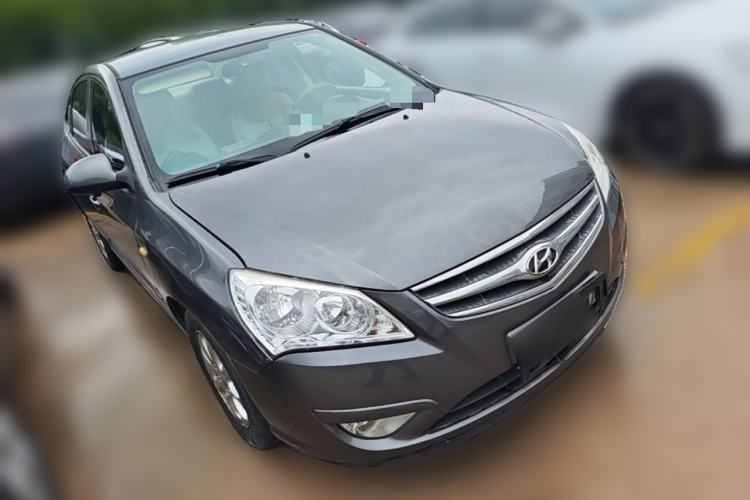 Used Hyundai Celesta 2010 1.6L AT GL Front Right 45 Deg