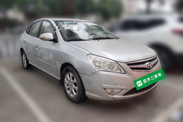 Used Hyundai Celesta 2010 1.6L MT GLS Front Right 45 Deg
