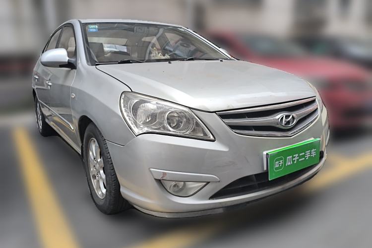 Used Hyundai Celesta 2010 1.6L MT GL Front Right 45 Deg