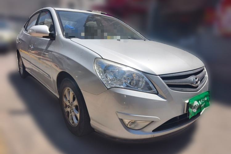 Used Hyundai Celesta 2010 1.6L AT GLS Front Right 45 Deg