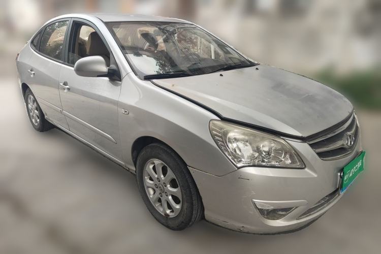 Used Hyundai Celesta 2010 1.6L MT GL Front Right 45 Deg