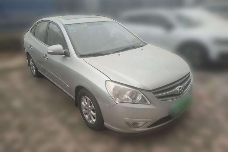 Used Hyundai Celesta 2010 1.6L AT GLS Front Right 45 Deg