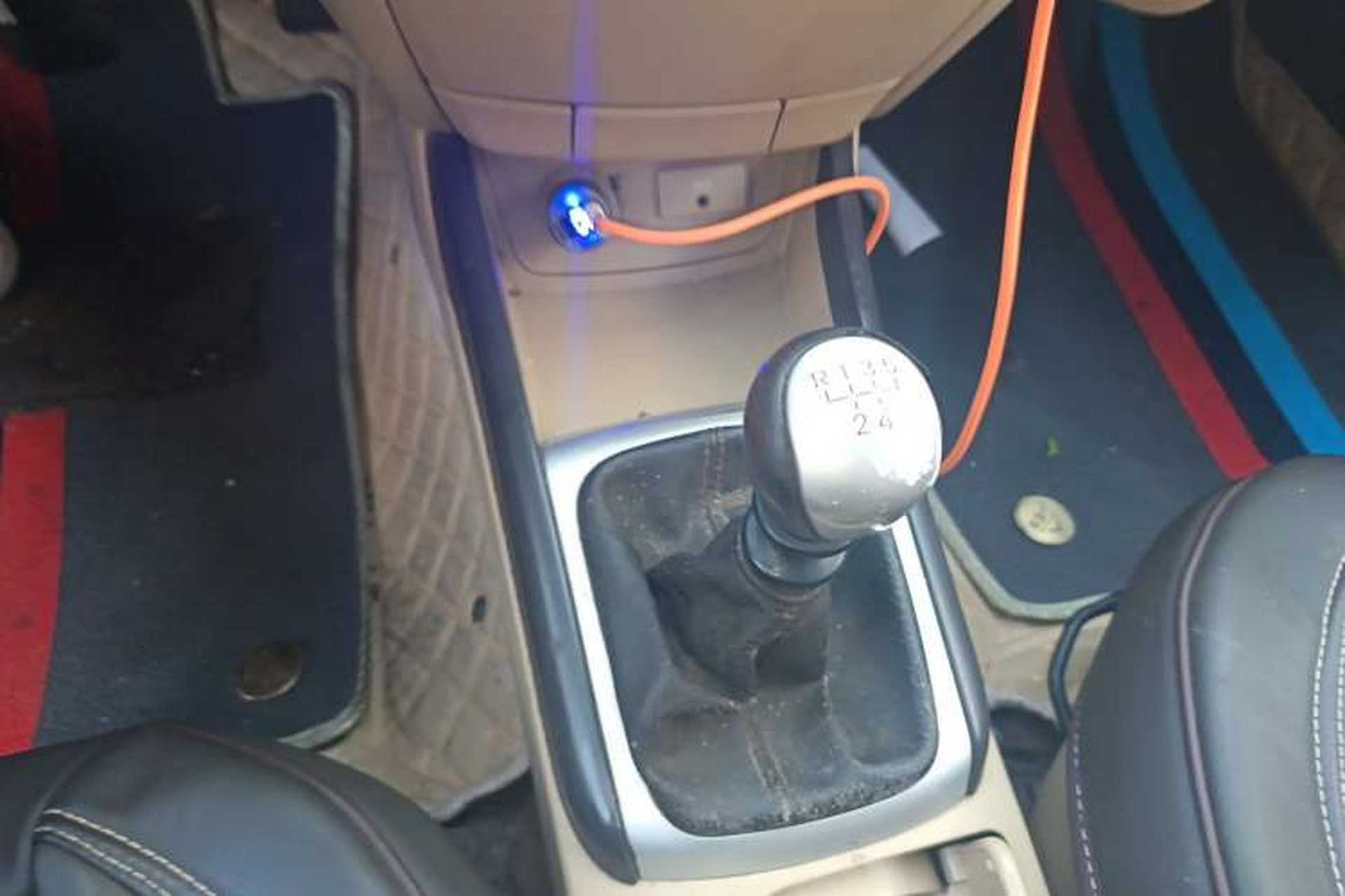 Used Hyundai Celesta 2010 1.6L MT GLS Gear Lever