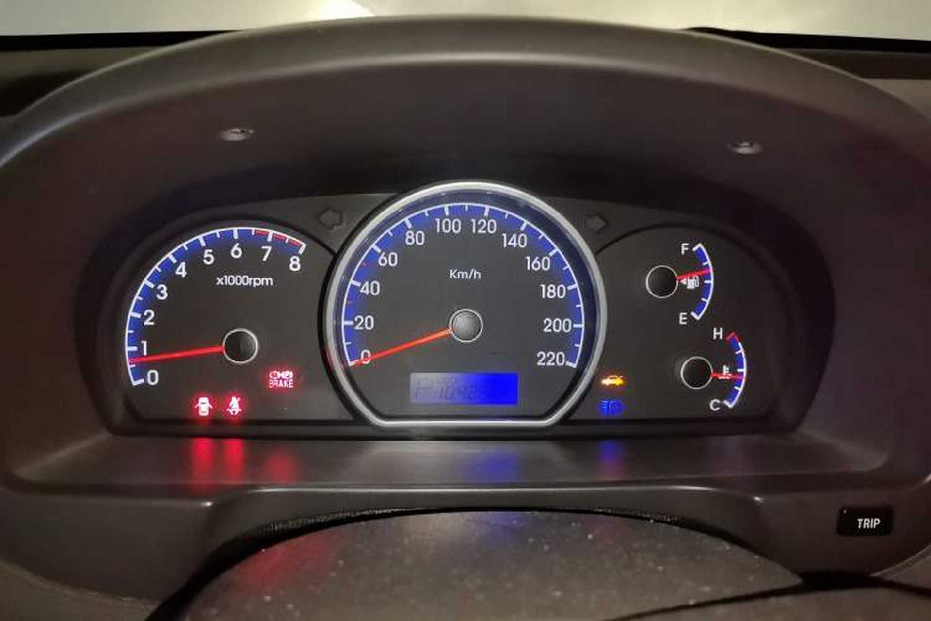 Used Hyundai Celesta 2010 1.6L AT GL Instrument Cluster