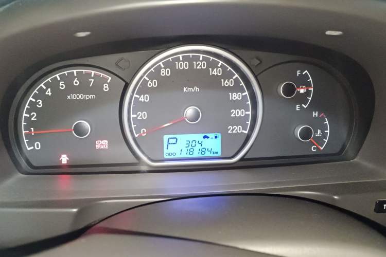 Used Hyundai Celesta 2010 1.6L AT GLS Instrument Cluster