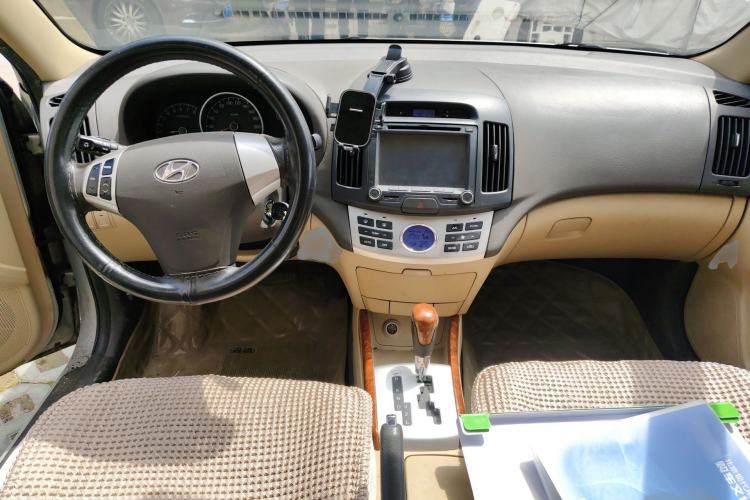 Used Hyundai Celesta 2010 1.6L AT GLS Interior 2