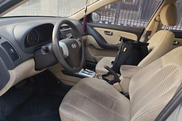 Used Hyundai Celesta 2010 1.6L AT GL Left Front Seat