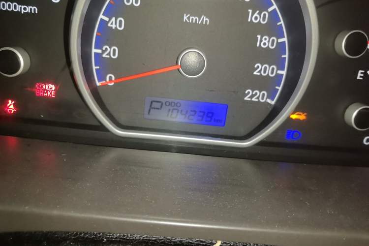 Used Hyundai Celesta 2010 1.6L AT GL Odometer Close Up