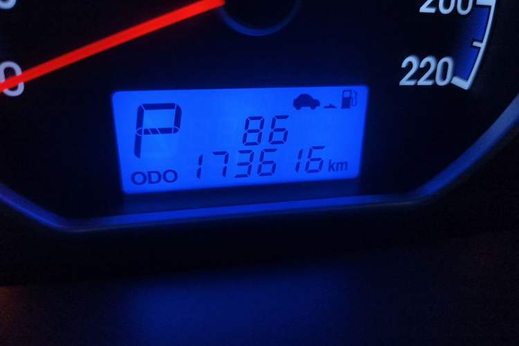 Used Hyundai Celesta 2010 1.6L AT GL Odometer Close Up