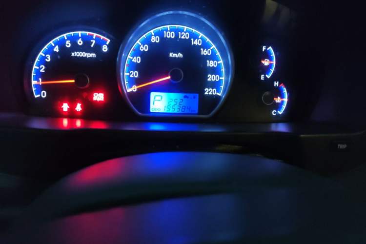 Used Hyundai Celesta 2010 1.6L AT GLS Odometer Close Up