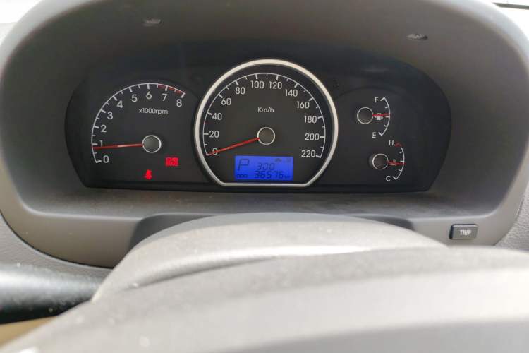 Used Hyundai Celesta 2010 1.6L AT GLS Odometer Close Up