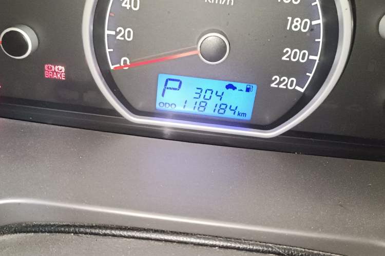 Used Hyundai Celesta 2010 1.6L AT GLS Odometer Close Up