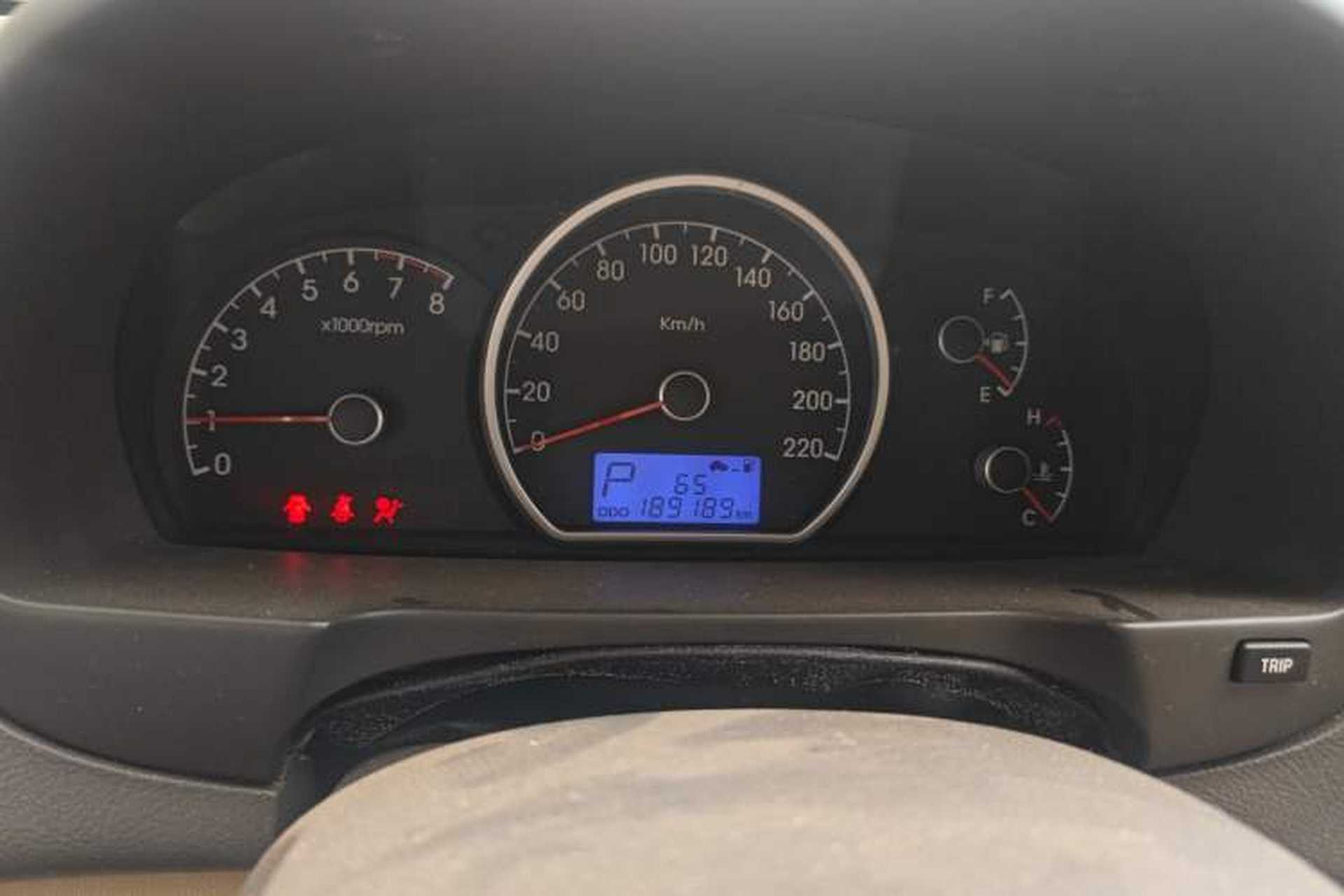 Used Hyundai Celesta 2010 1.6L AT GLS Odometer Close Up