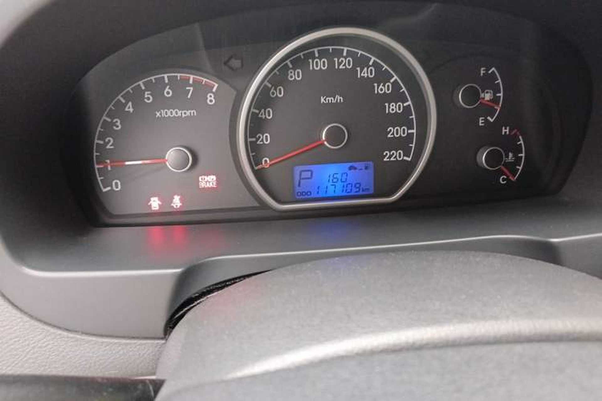 Used Hyundai Celesta 2010 1.6L AT GLS Odometer Close Up