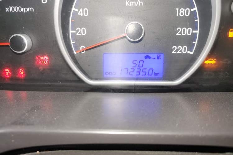 Used Hyundai Celesta 2010 1.6L MT GLS Odometer Close Up