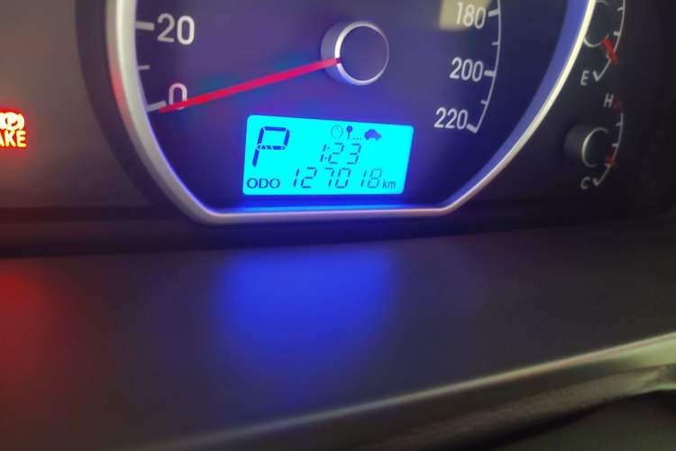 Used Hyundai Celesta 2010 1.6L AT GLS Odometer Close Up