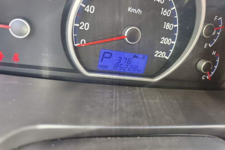 Used Hyundai Celesta 2010 1.6L AT GLS Odometer Close Up