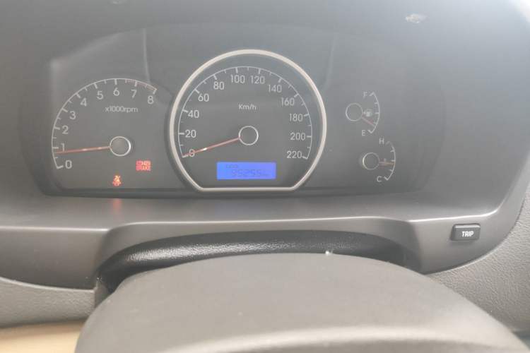 Used Hyundai Celesta 2010 1.6L MT GL Odometer Close Up