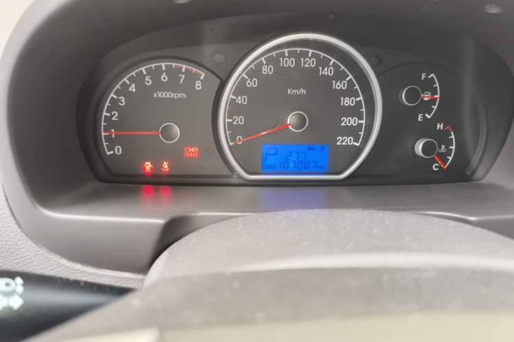 Used Hyundai Celesta 2010 1.6L AT GLS Odometer Close Up