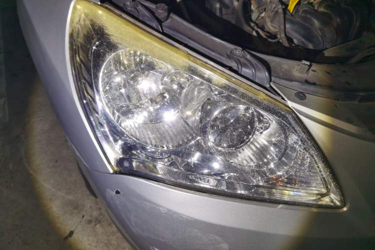Used Hyundai Celesta 2010 1.6L MT GL Right Front Headlight