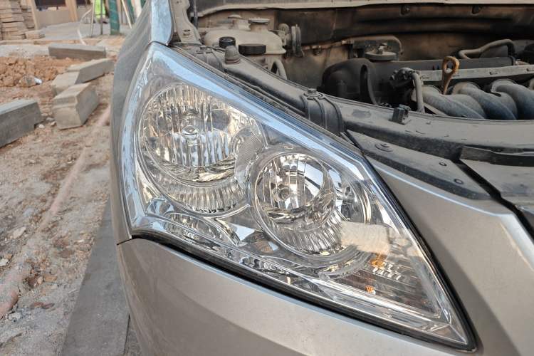 Used Hyundai Celesta 2010 1.6L AT GL Right Front Headlight