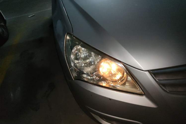 Used Hyundai Celesta 2010 1.6L AT GLS Right Front Headlight