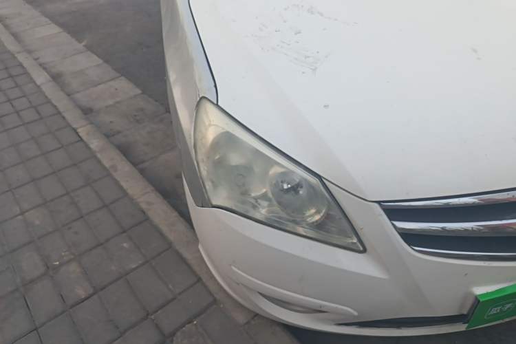 Used Hyundai Celesta 2010 1.6L MT GLS Right Front Headlight