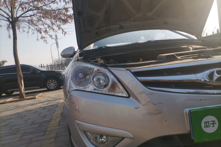 Used Hyundai Celesta 2010 1.6L AT GLS Right Front Headlight