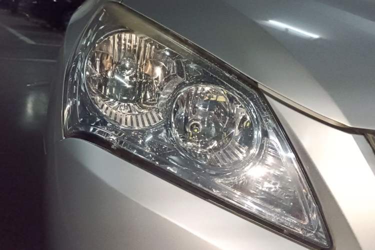 Used Hyundai Celesta 2010 1.6L AT GLS Right Front Headlight