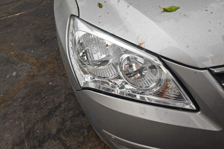 Used Hyundai Celesta 2010 1.6L AT GLS Right Front Headlight