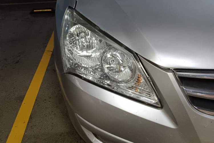 Used Hyundai Celesta 2010 1.6L MT GLS Right Front Headlight