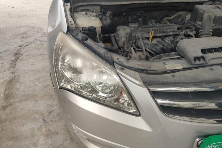 Used Hyundai Celesta 2010 1.6L MT GL Right Front Headlight