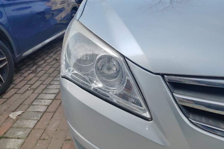 Used Hyundai Celesta 2010 1.6L MT GLS Right Front Headlight