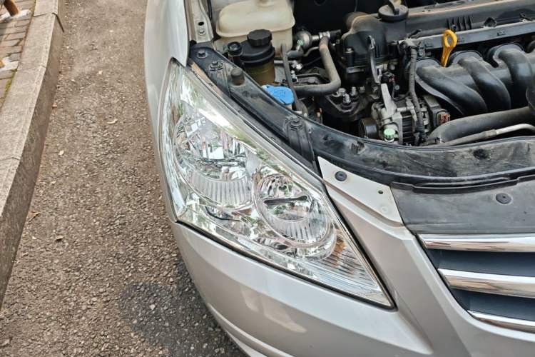 Used Hyundai Celesta 2010 1.6L AT GLS Right Front Headlight