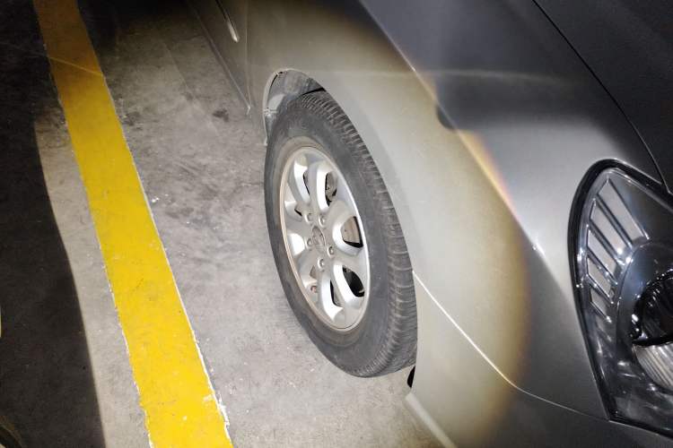 Used Hyundai Celesta 2010 1.6L AT GLS Right Front Wheel Hub