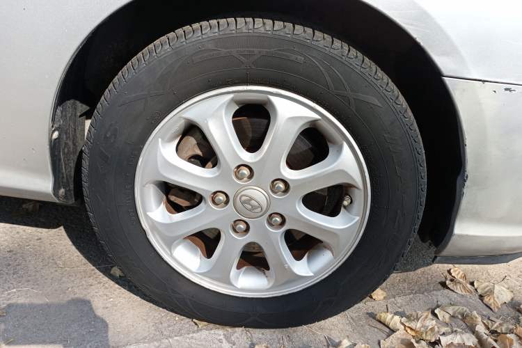 Used Hyundai Celesta 2010 1.6L MT GL Right Front Wheel Hub
