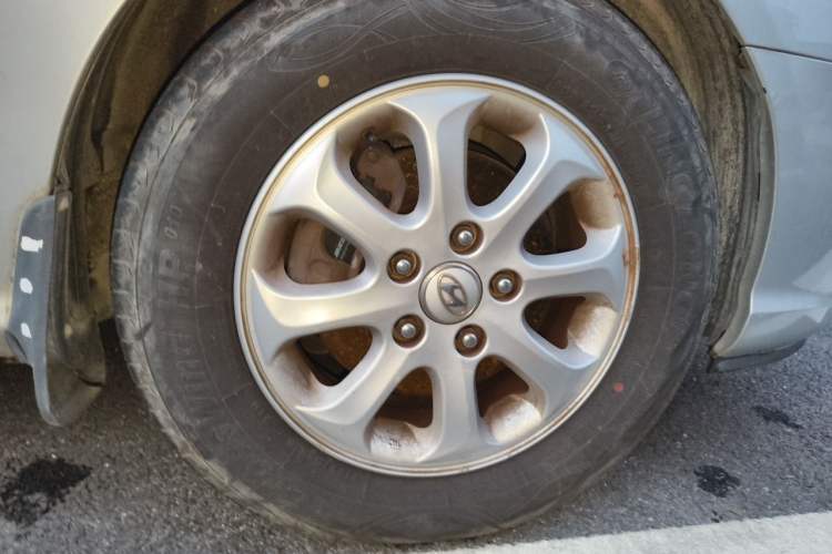 Used Hyundai Celesta 2010 1.6L AT GL Right Front Wheel Hub