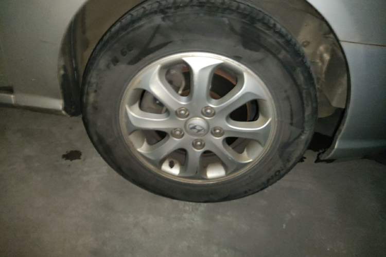 Used Hyundai Celesta 2010 1.6L AT GLS Right Front Wheel Hub