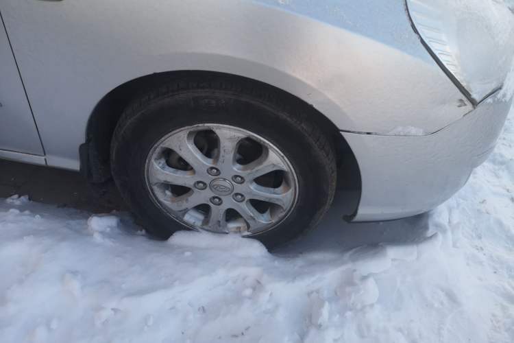 Used Hyundai Celesta 2010 1.6L MT GL Right Front Wheel Hub