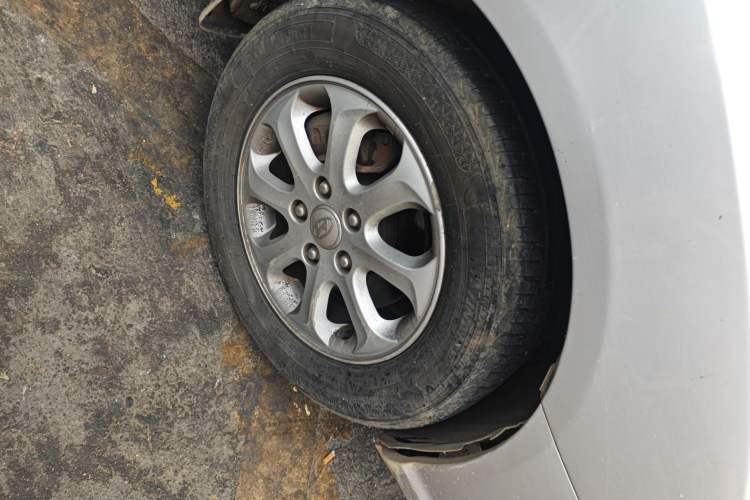 Used Hyundai Celesta 2010 1.6L AT GLS Right Front Wheel Hub