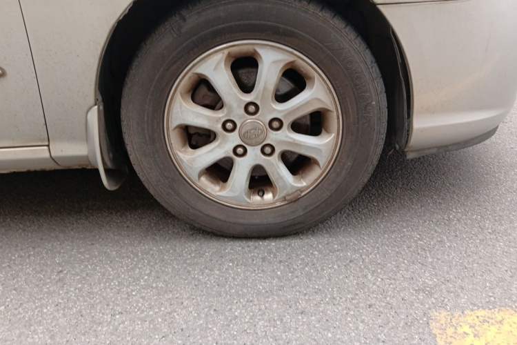Used Hyundai Celesta 2010 1.6L AT GLS Right Front Wheel Hub