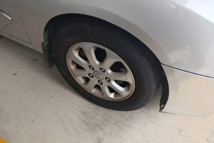 Used Hyundai Celesta 2010 1.6L AT GLS Right Front Wheel Hub