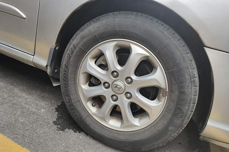 Used Hyundai Celesta 2010 1.6L MT GL Right Front Wheel Hub